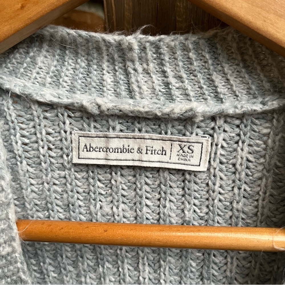 Abercrombie & Fitch Light Gray Cardigan - Picture 2 of 3